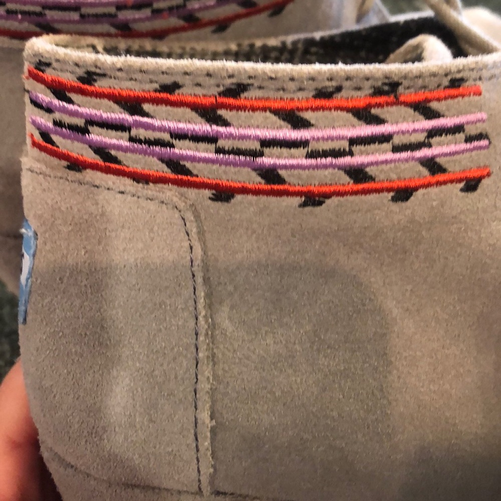 TOMS! - Picture 4 of 5